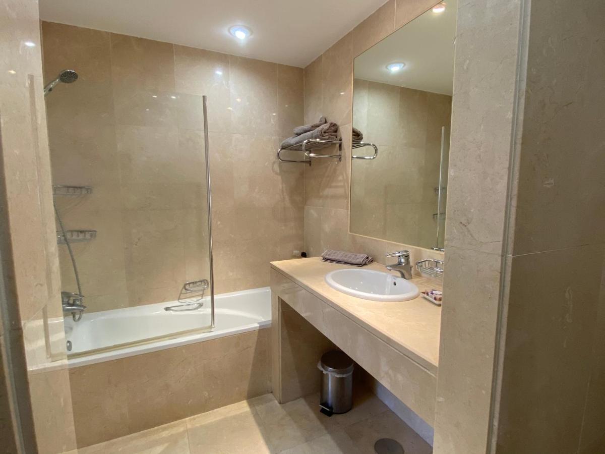 Apartamento con piscina ,playa con vistas panorámicas en la Marina de Sotogrande São Roque Exterior foto