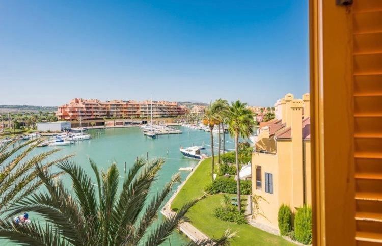 Apartamento con piscina ,playa con vistas panorámicas en la Marina de Sotogrande São Roque Exterior foto